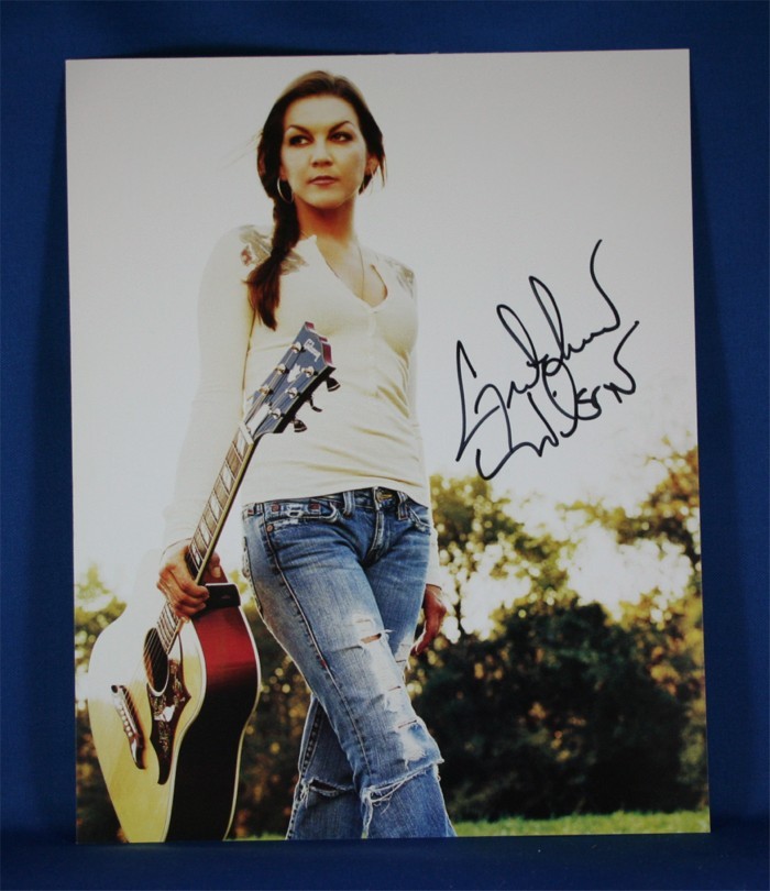 FFF Charities - Gretchen Wilson - autographed 8x10 color photograph #2