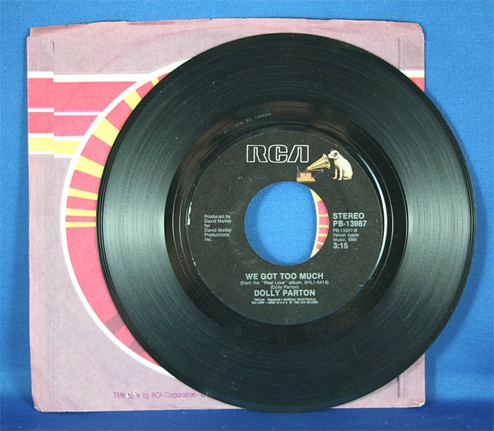 Dolly Parton - 45 LP "We Got Too Much" & "Don't Call It Love"
