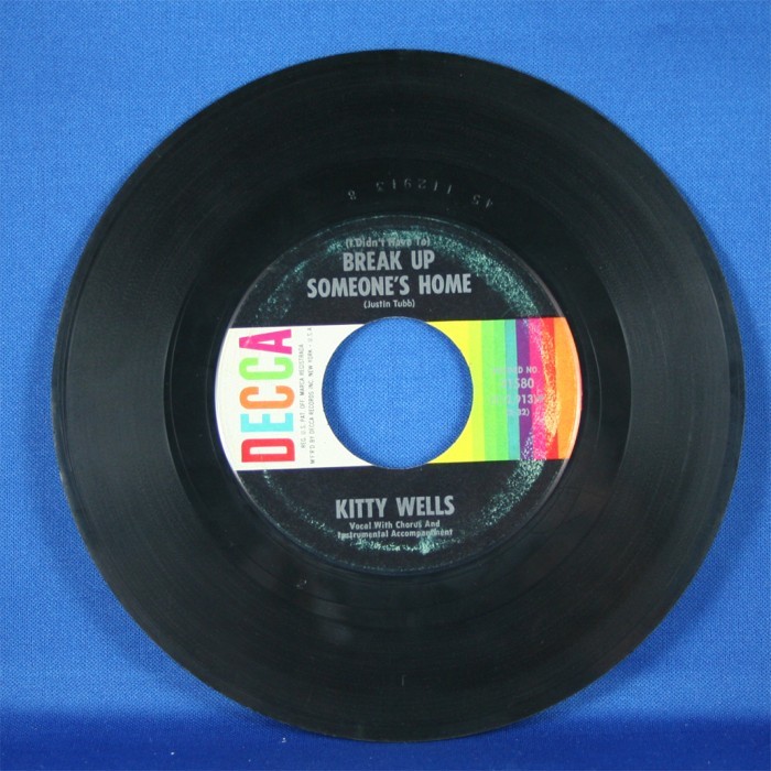 Kitty Wells - 45 LP "(I Didn't Have To) Break Up Someone's Home" & "Thsi White Circle On My Finger"