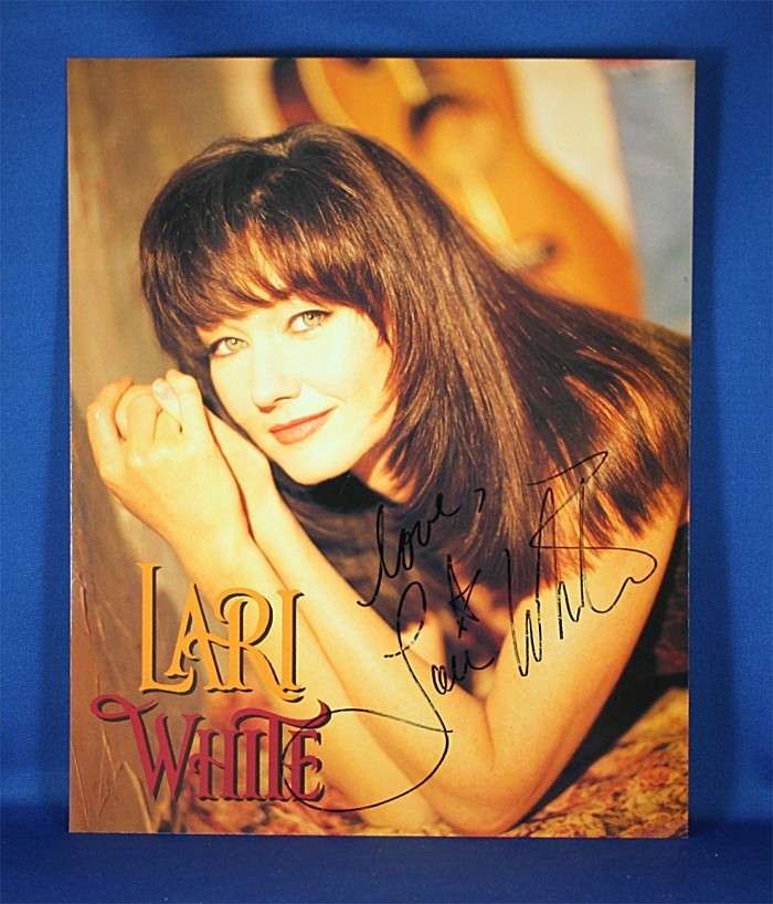 Lari White - autographed 8x10 color photograph